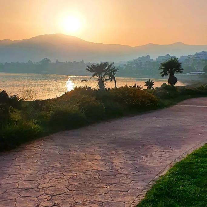 Beachfront Escape Resort Estepona Luaran gambar