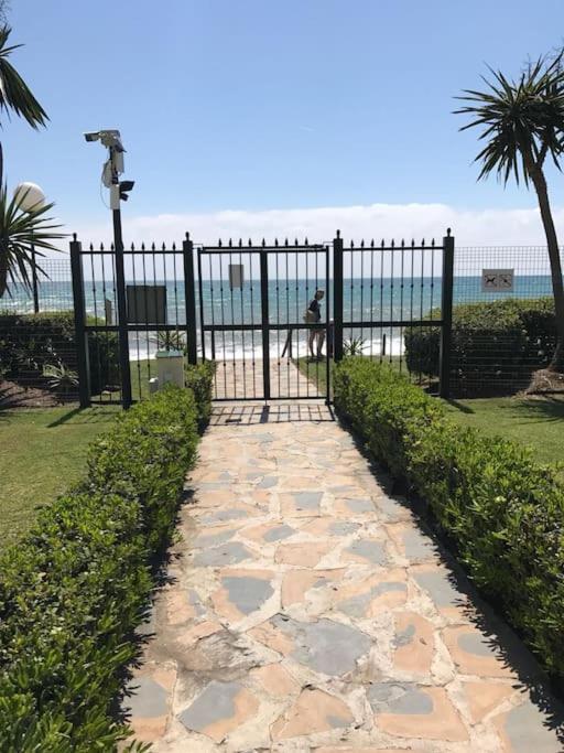 Beachfront Escape Resort Estepona Luaran gambar