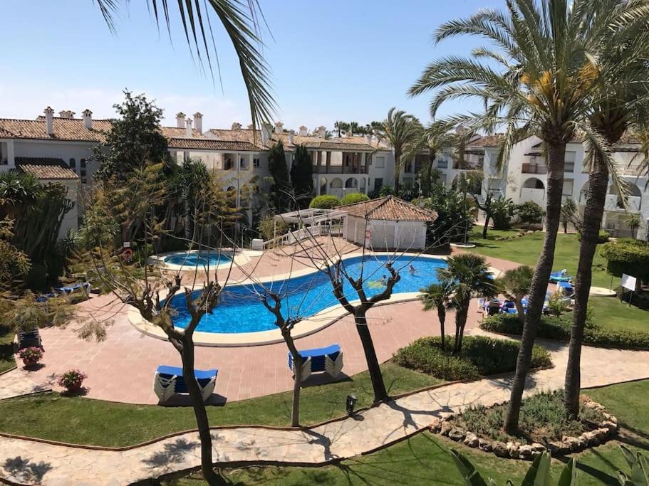 Beachfront Escape Resort Estepona Luaran gambar