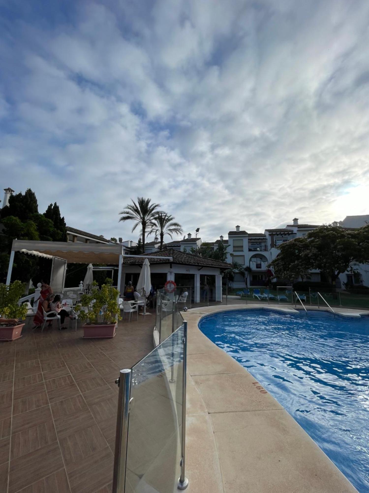 Beachfront Escape Resort Estepona Luaran gambar