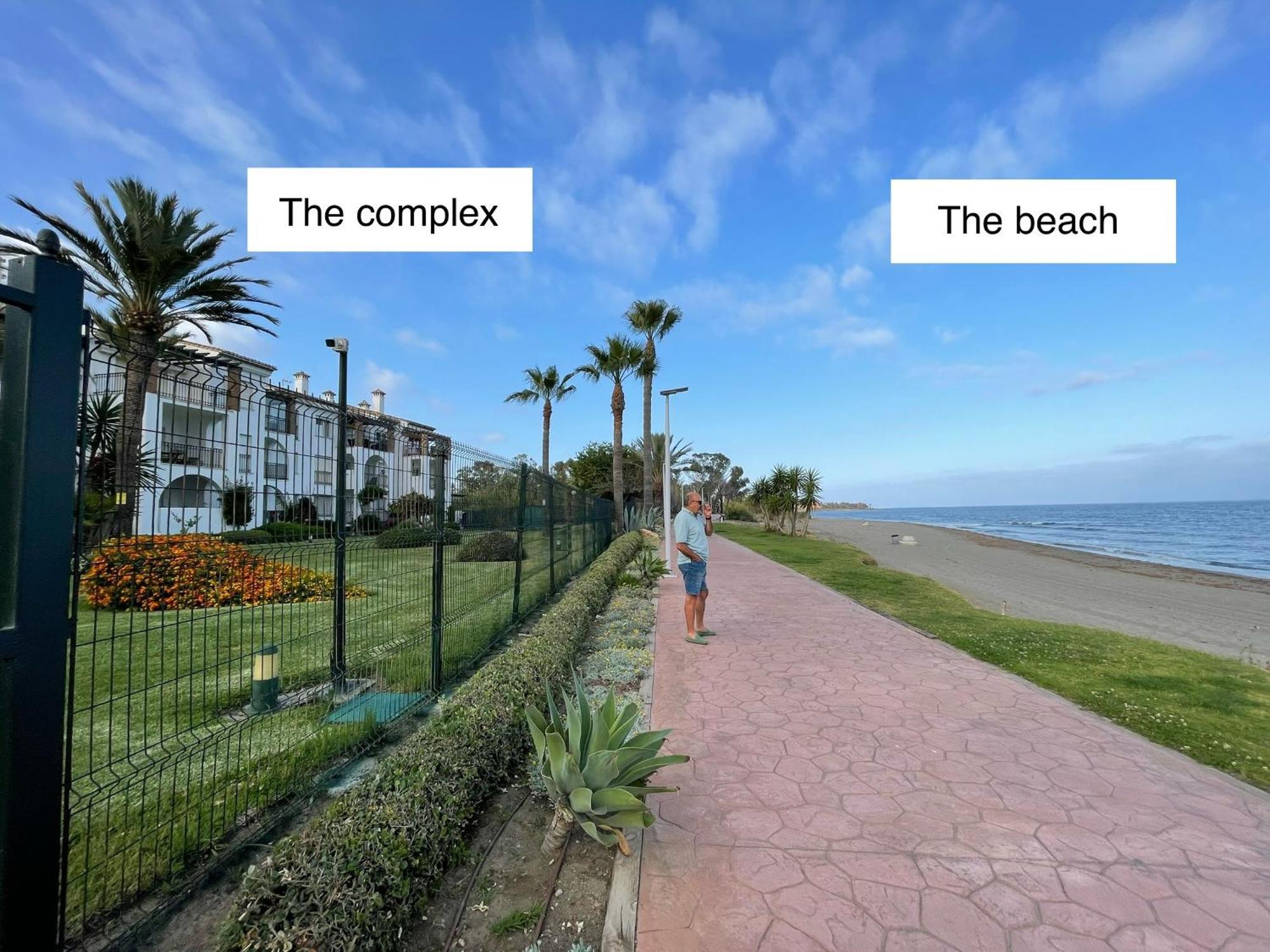 Beachfront Escape Resort Estepona Luaran gambar