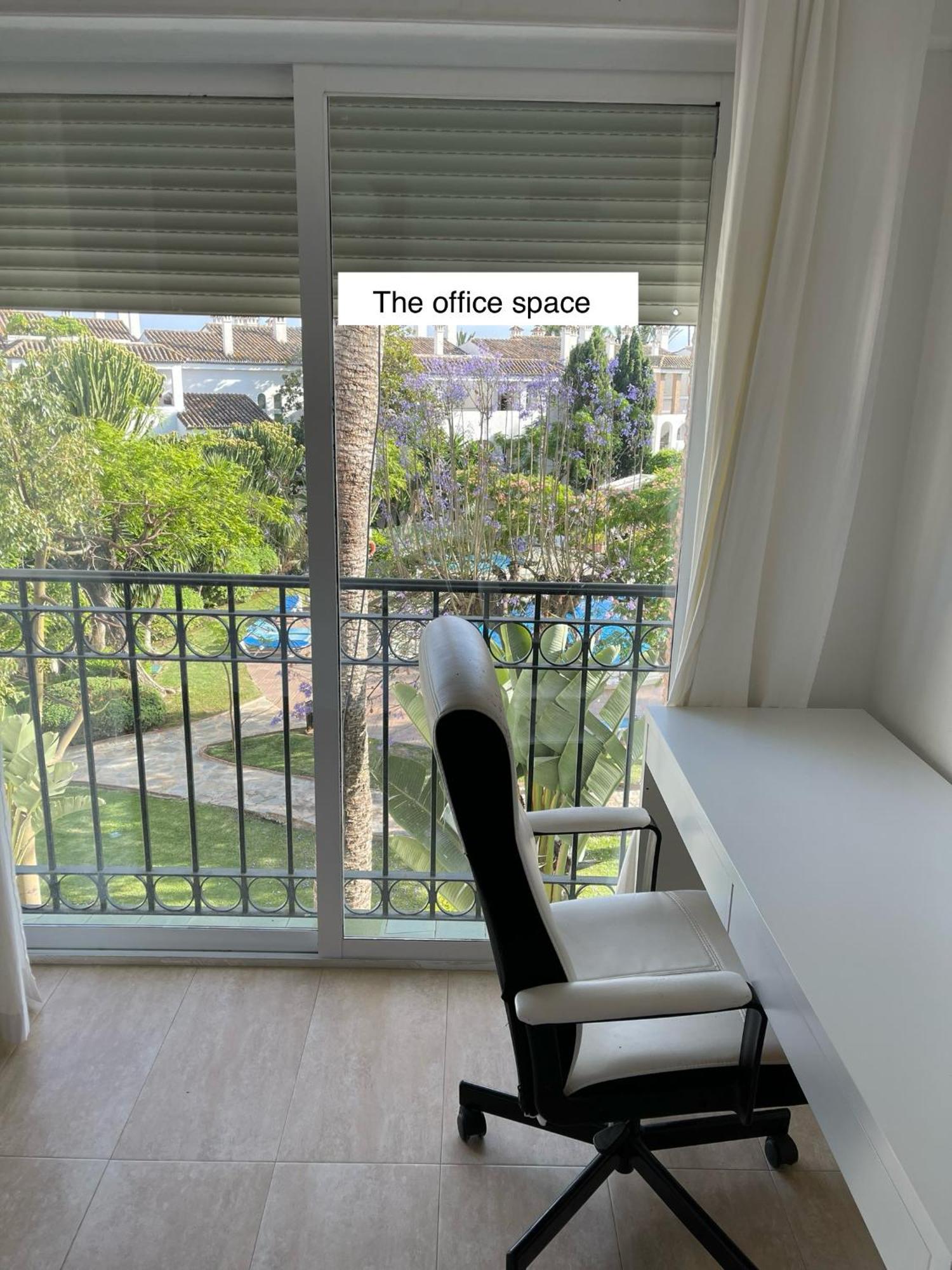 Beachfront Escape Resort Estepona Luaran gambar