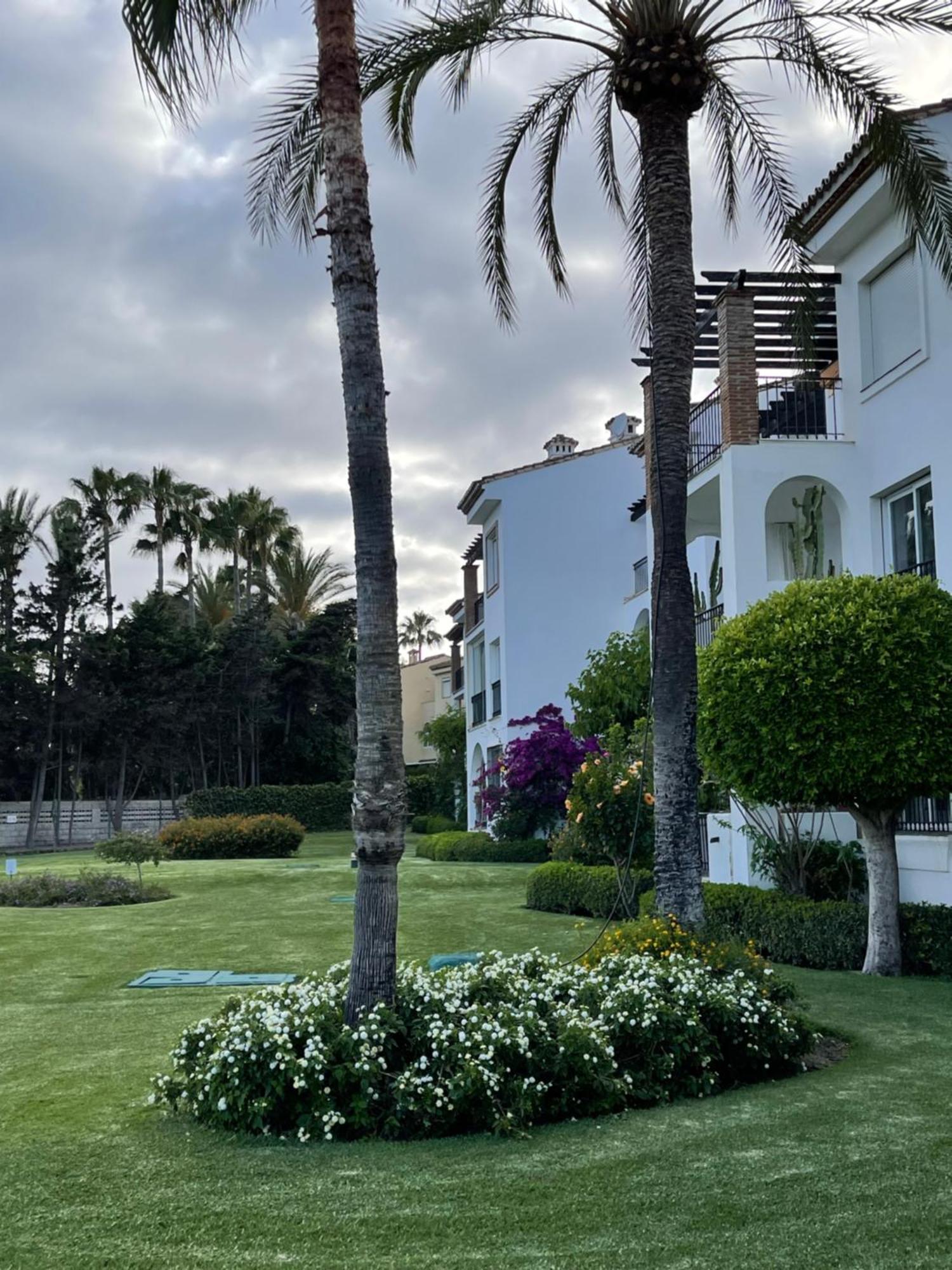 Beachfront Escape Resort Estepona Luaran gambar